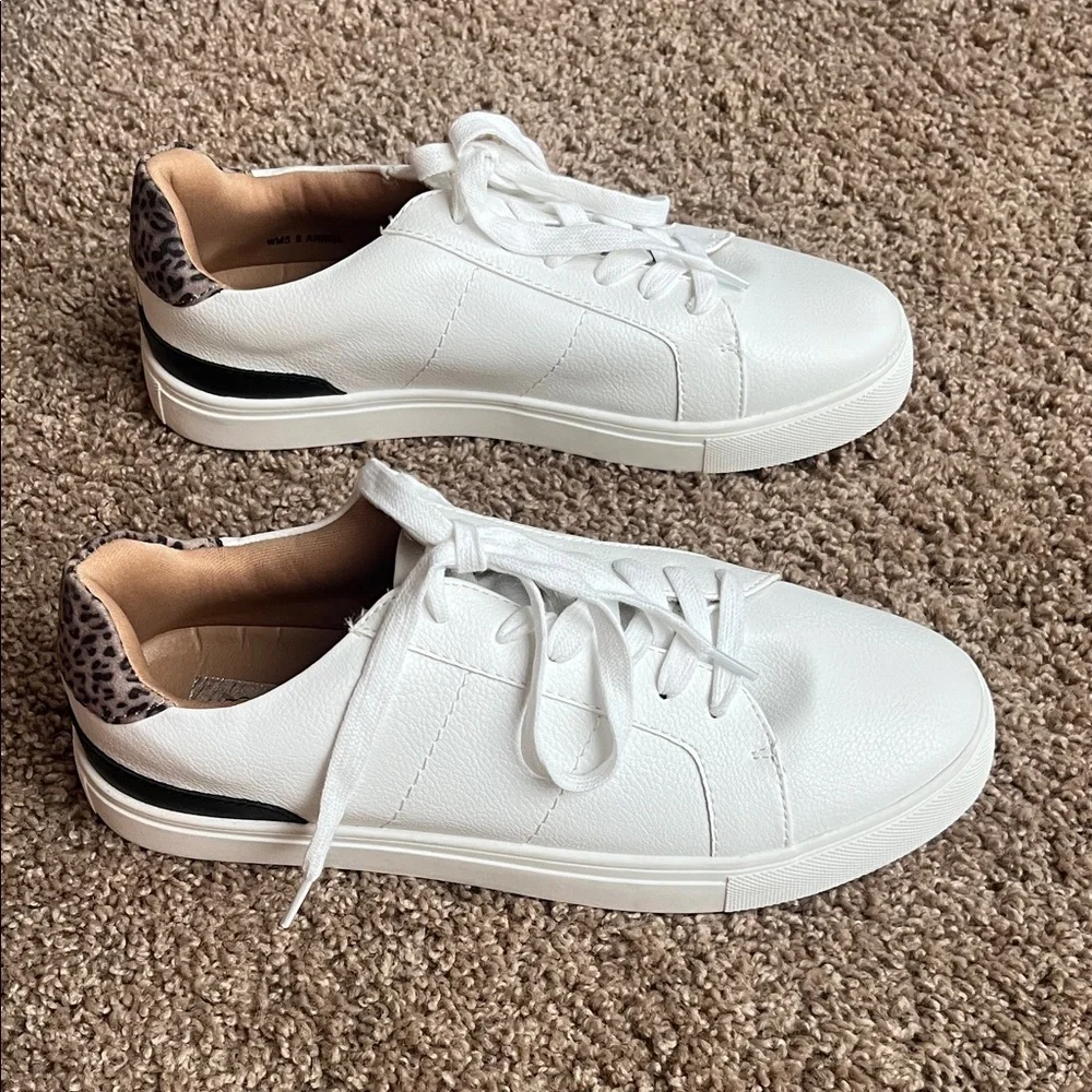NWOT DV by Dolce Vita White Leather Sneakers with Animal Print Accent